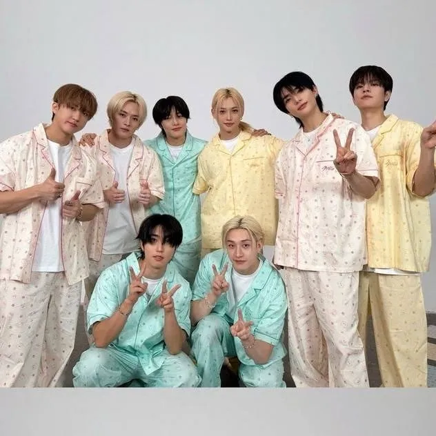 chat with ai character: Stray Kids💿