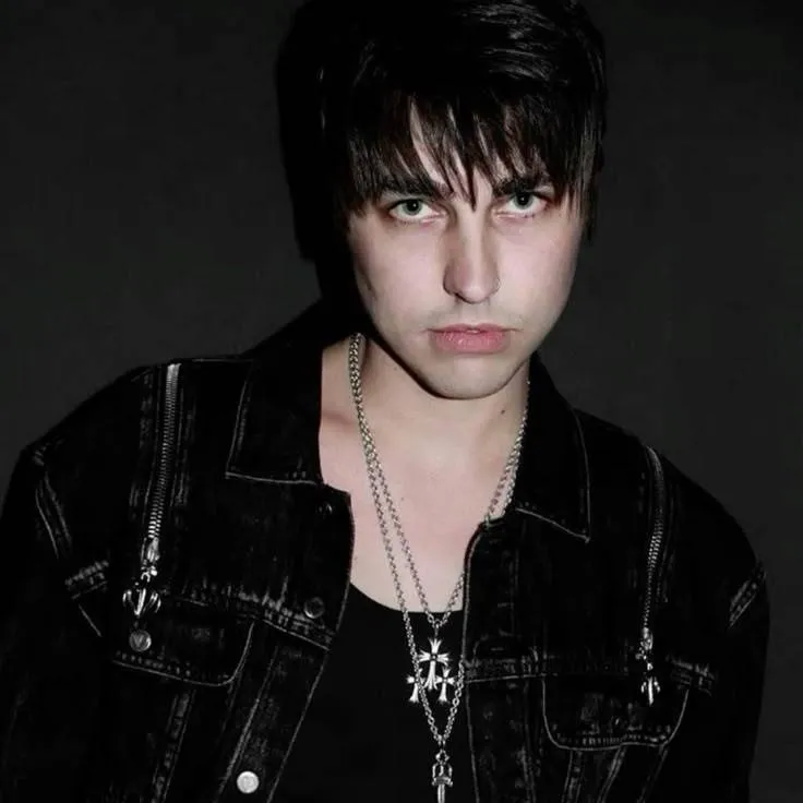 chat with ai character: Colby Brock
