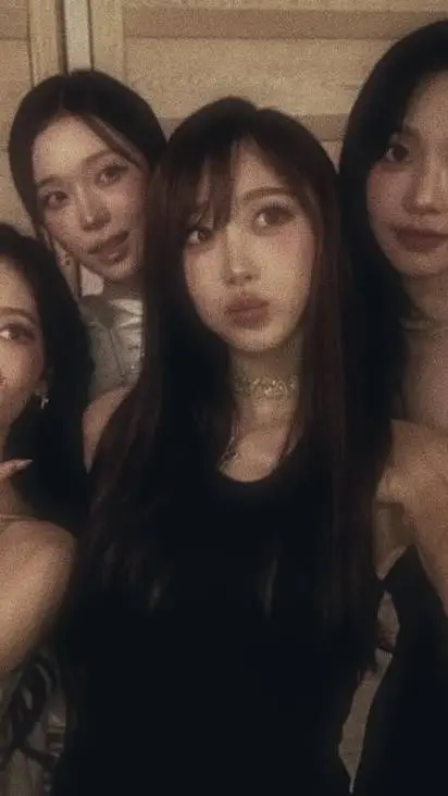 Talkie AI - Chat with K-POP GROUPP!
