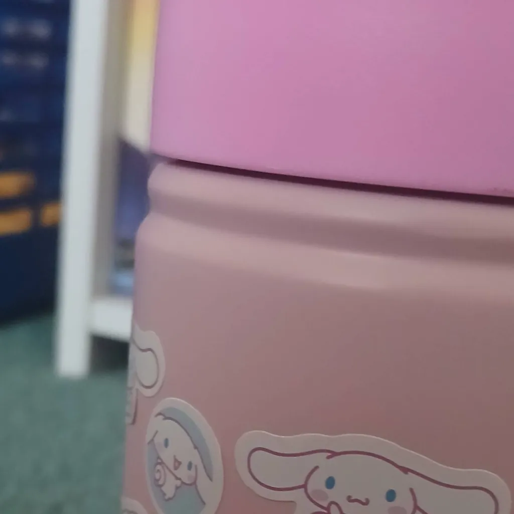 chat with ai character: Dakota's water cup