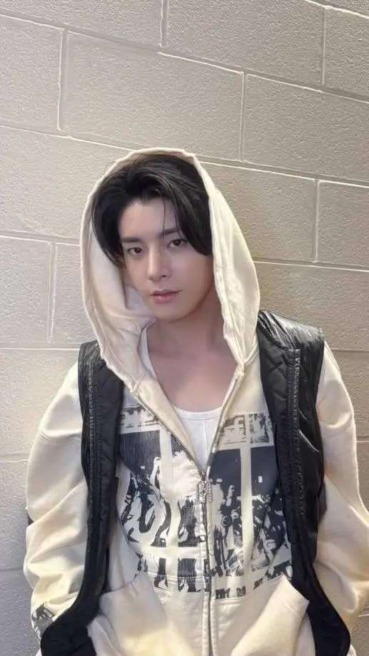 ai character: Sim Jake background