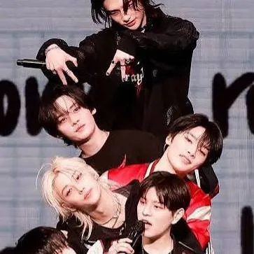 chat with ai character: Straykids