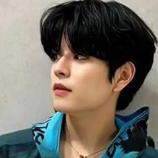 chat with ai character: Seungmin enemy