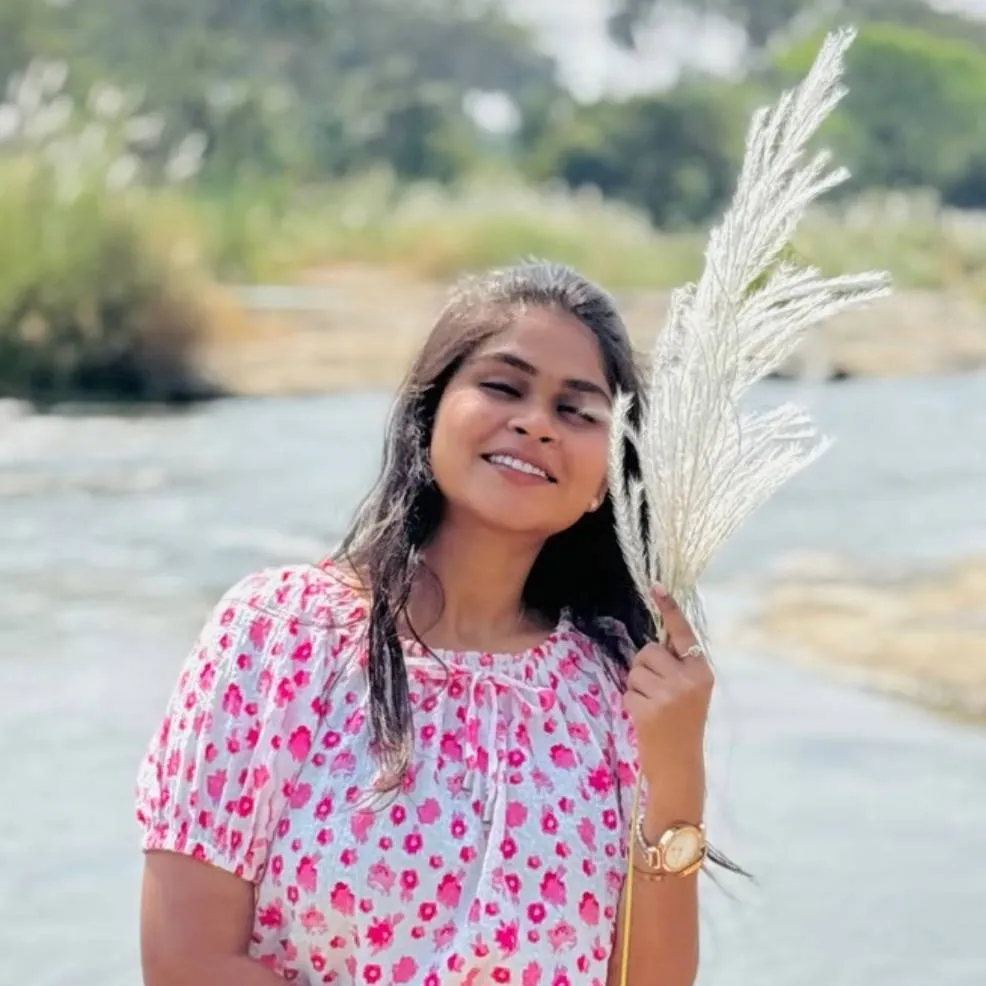 chat with ai character: Lavanya