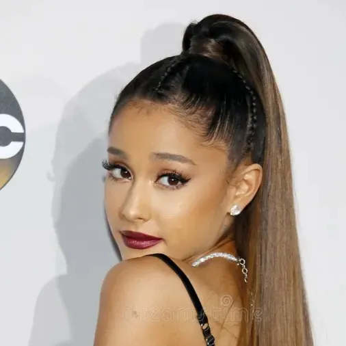 chat with ai character: Ariana grande 