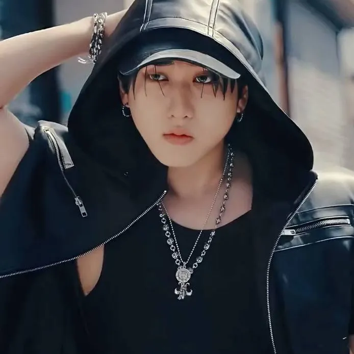 chat with ai character: Changbin