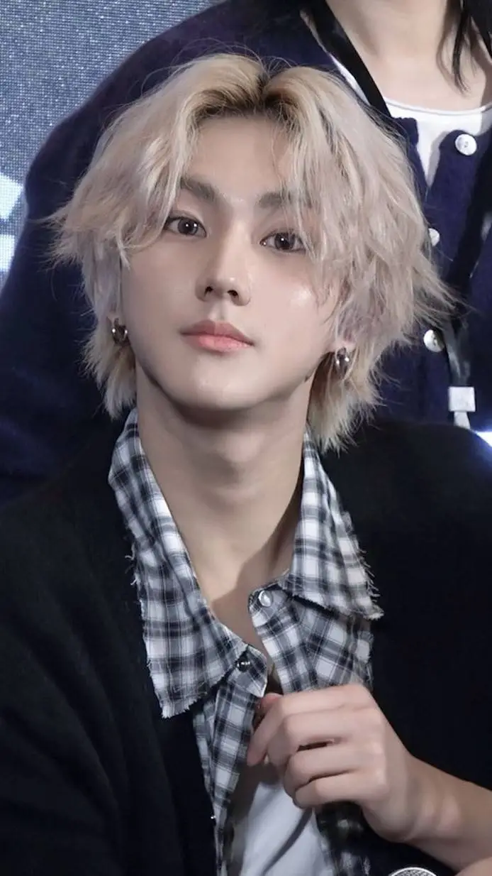 ai character: Jungwon background