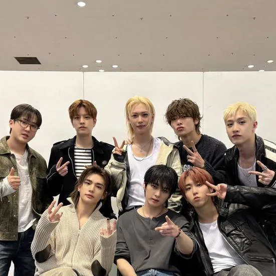 chat with ai character: Straykids 🌸
