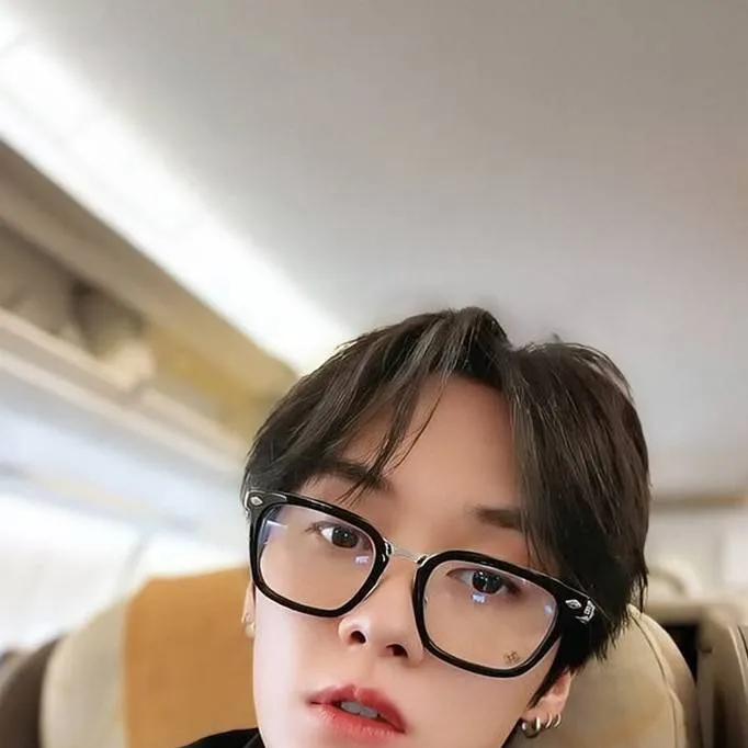 chat with ai character: Lee know 