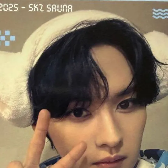 chat with ai character: Mchat 🐰💋 lee know 