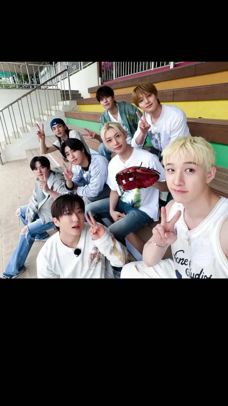 ai character: Straykids ! background