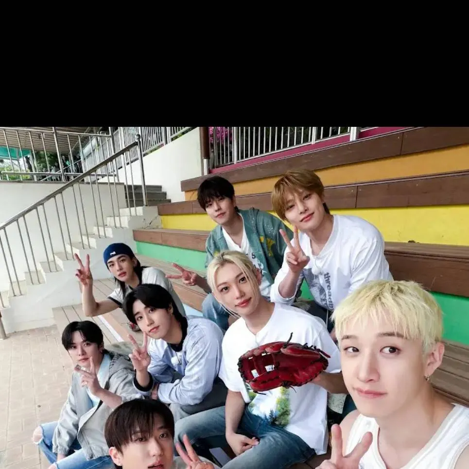 chat with ai character: Straykids !