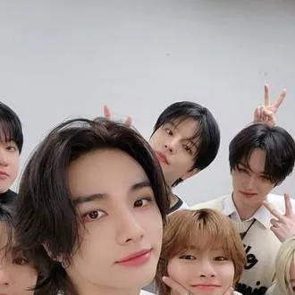 chat with ai character: Straykids 