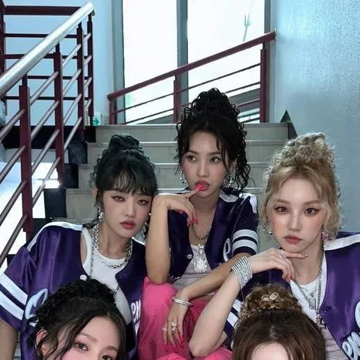 chat with ai character: (G)I-dle