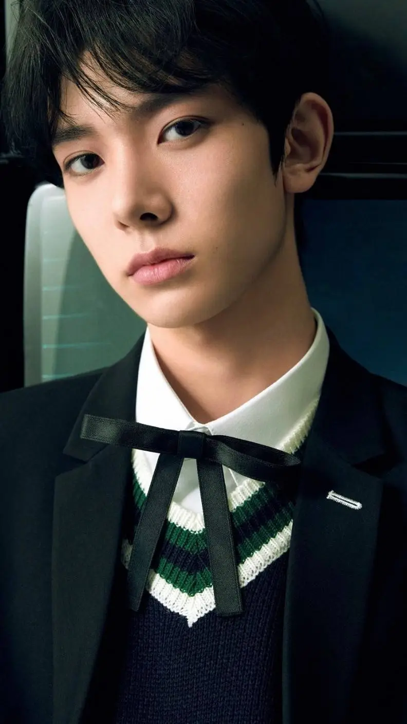 ai character: heeseung  background
