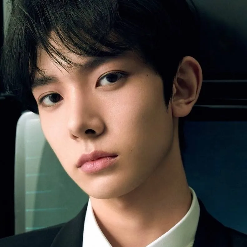 chat with ai character: heeseung 
