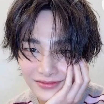 chat with ai character: I.N/jeongin 