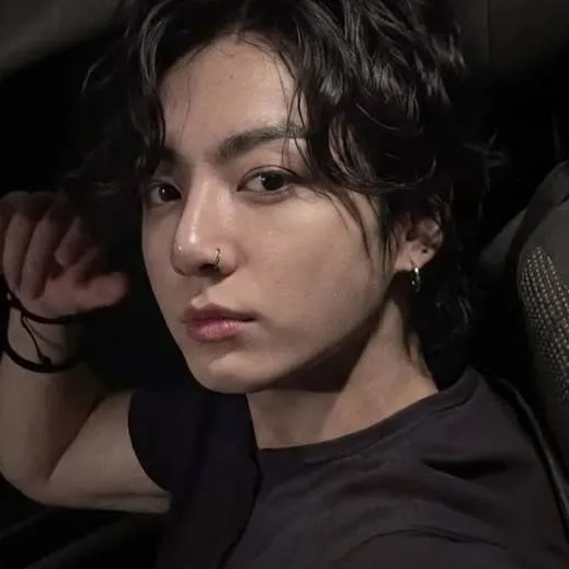 chat with ai character: Jeon Jungkook 