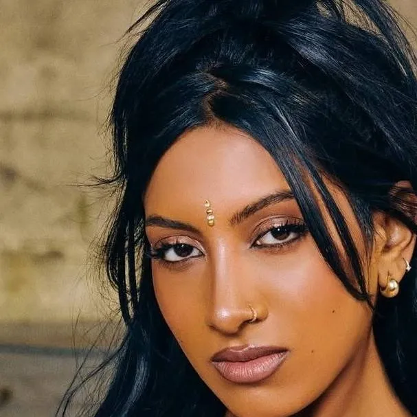 chat with ai character: Lara Raj