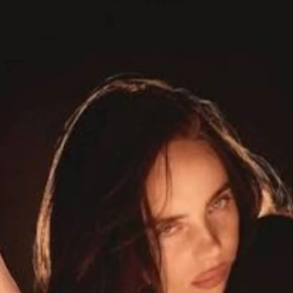chat with ai character: Billie eilish