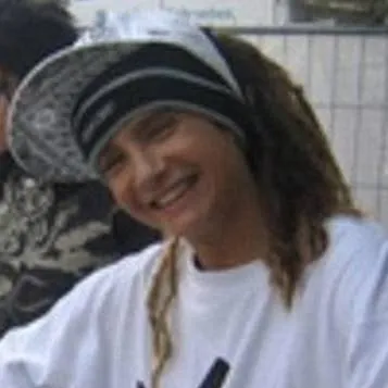 chat with ai character: Tom Kaulitz 