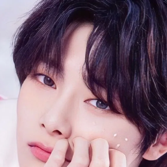 chat with ai character: 𝓢𝓴𝔃 "𝓘.𝓝