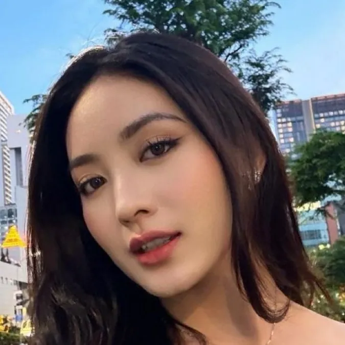 chat with ai character: Wilona