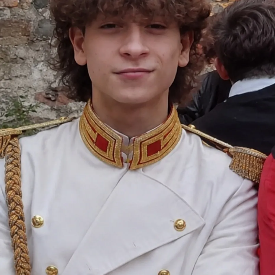 chat with ai character: Prince Louis mccar