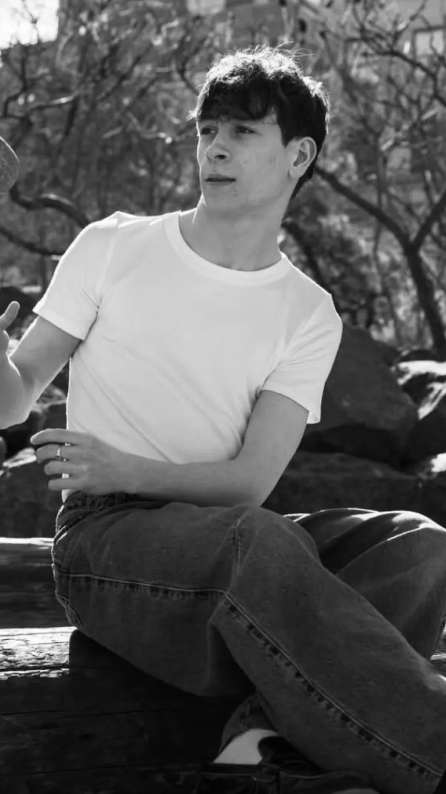 ai character: Louis McCartney  background