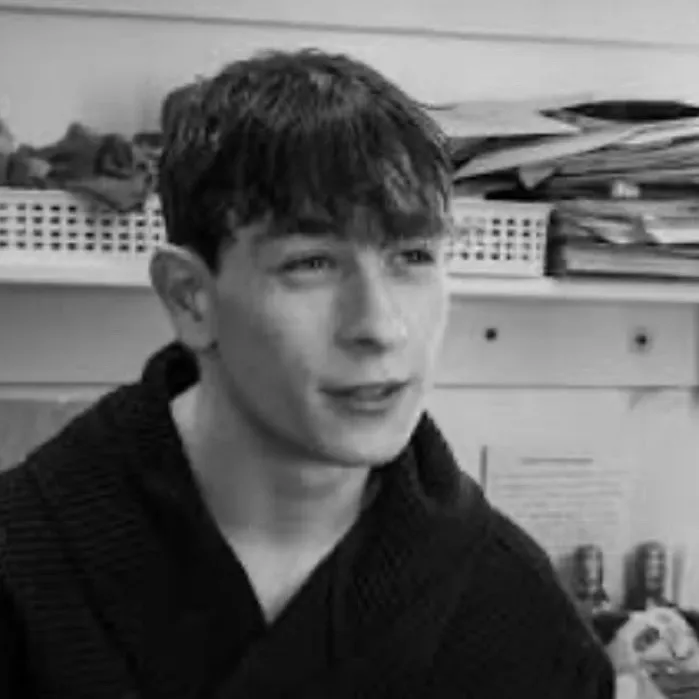 chat with ai character: Louis McCartney 