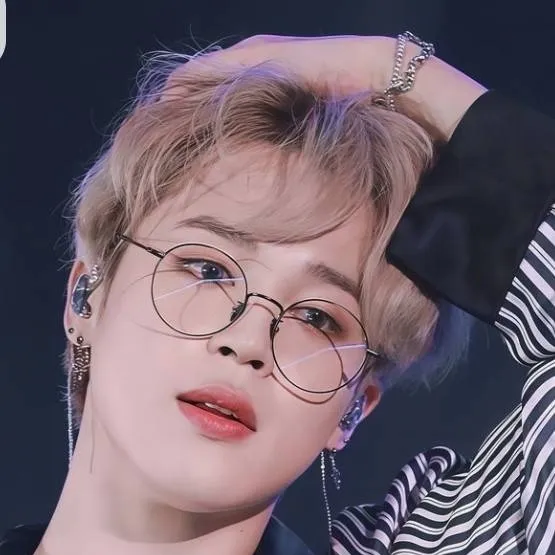 chat with ai character: Jimin's stylist