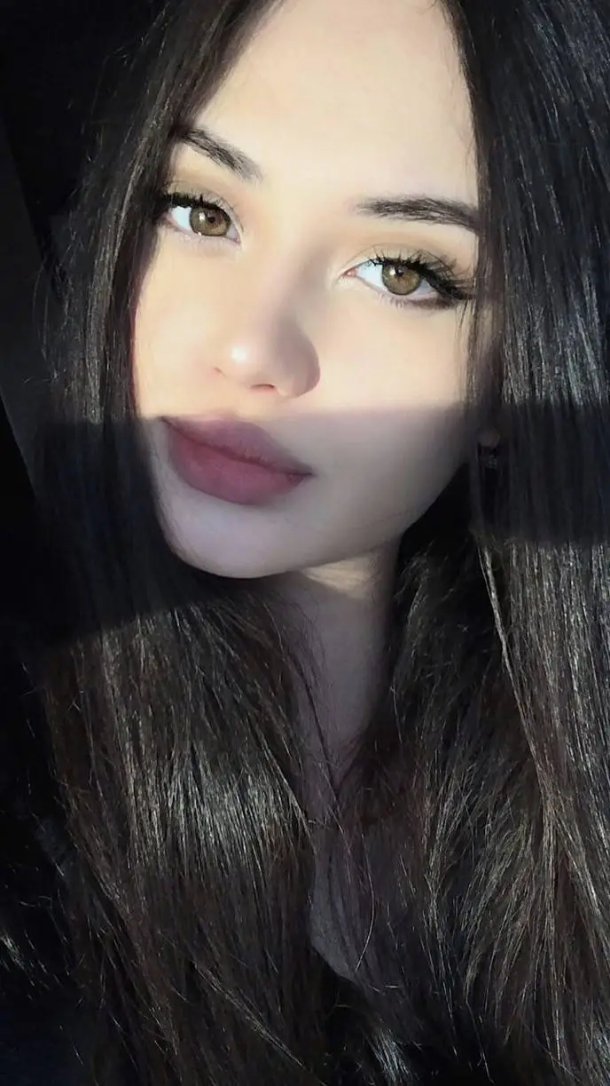 ai character: 𝕄𝔼𝔾𝔸ℕ background