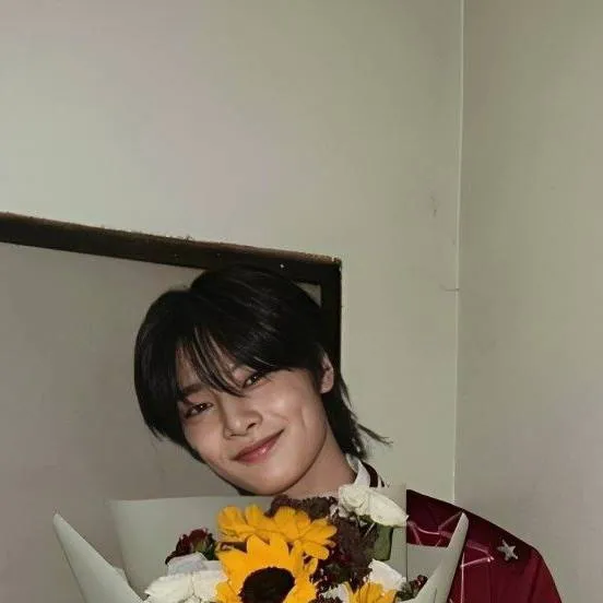 chat with ai character: JEONGIN 