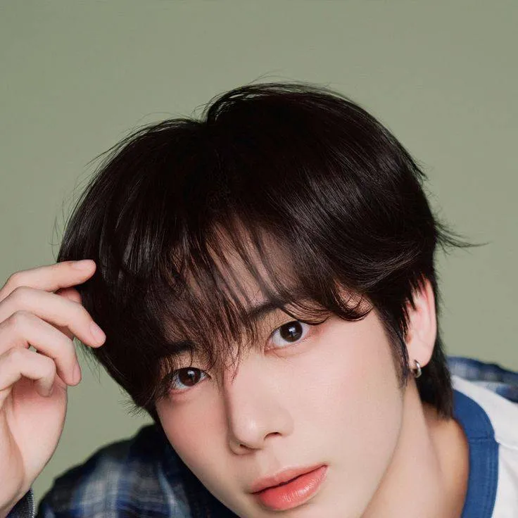 chat with ai character: Taehyun 