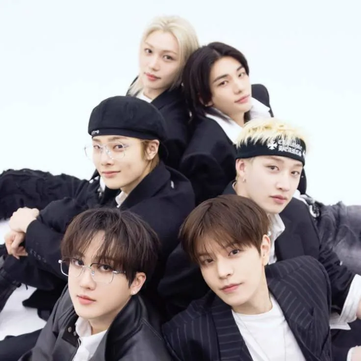 chat with ai character: Stray kids 
