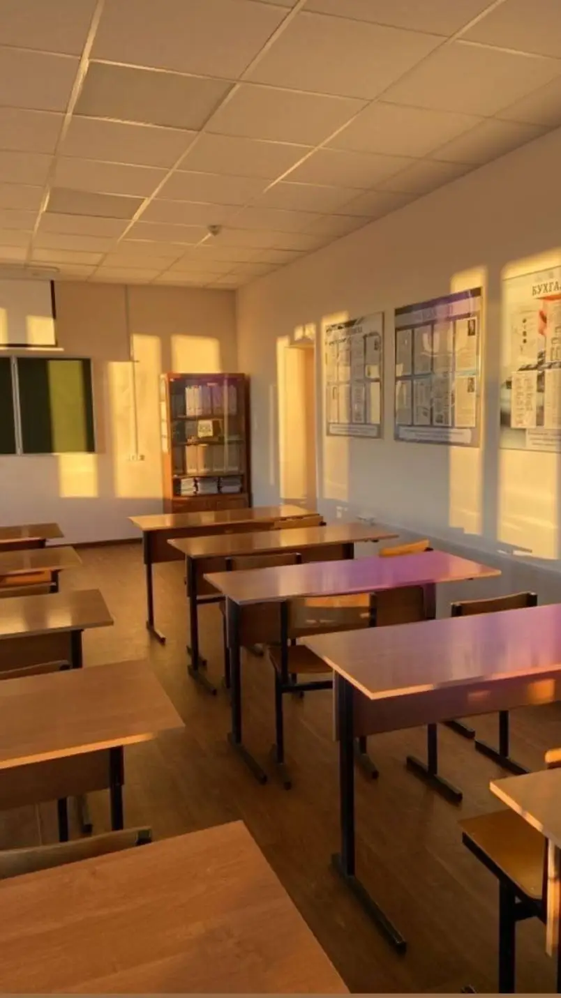 ai character: .classroom.  background