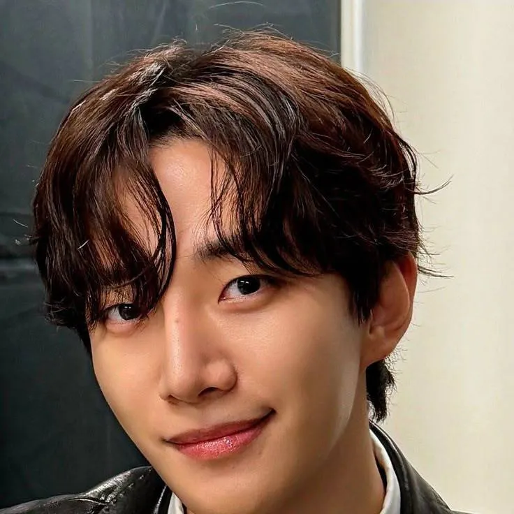 chat with ai character: lee seon ho 