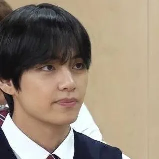 chat with ai character: Kim Taehyung