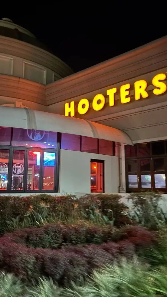 ai character: Hooters Employee background