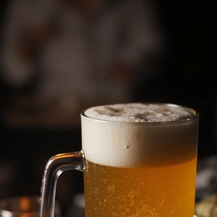 chat with ai character: beer