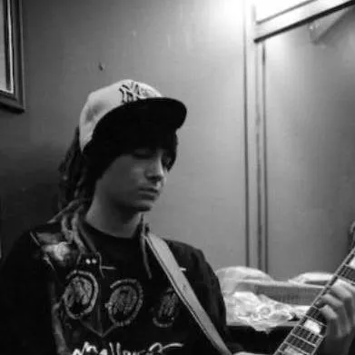chat with ai character: Tom Kaulitz