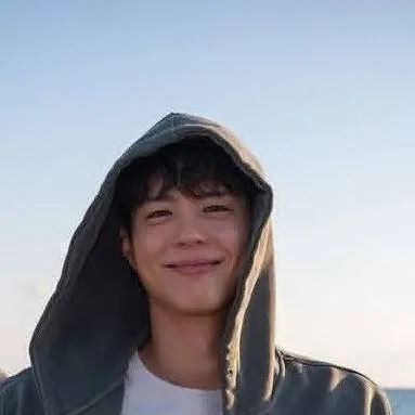 chat with ai character: Park bogum 💞
