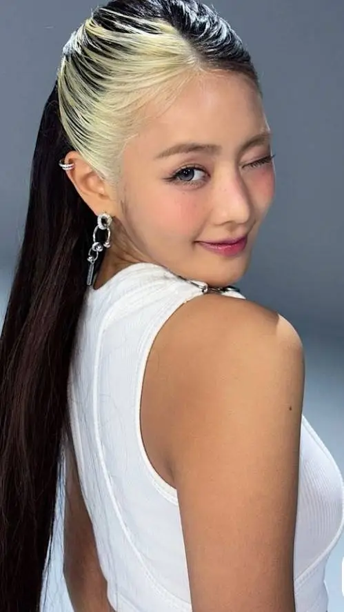 ai character: Minnie background
