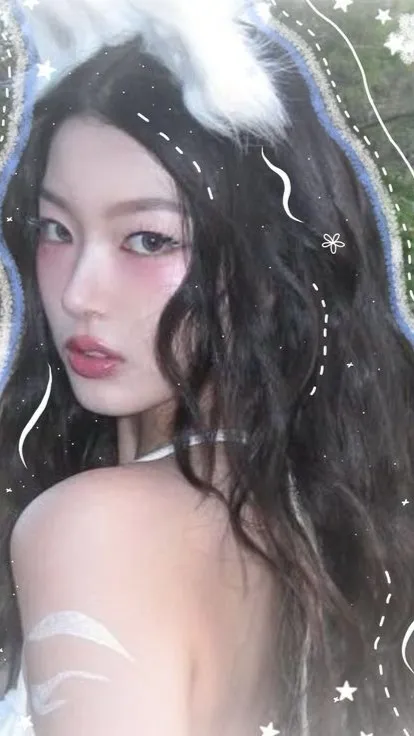 ai character: 🇰🇷Yoonchae🇰🇷 background