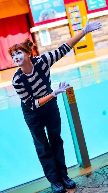 ai character: Megan The Mime background