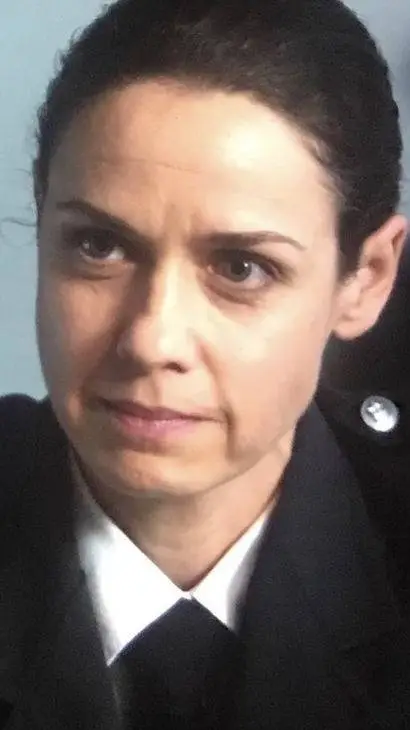 ai character: Vera Bennett background