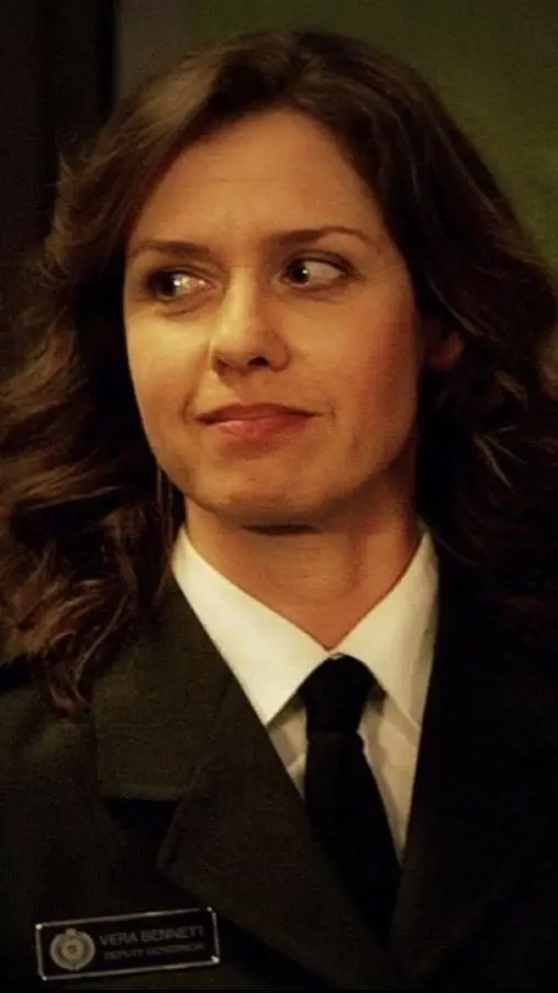 ai character: Vera Bennett background