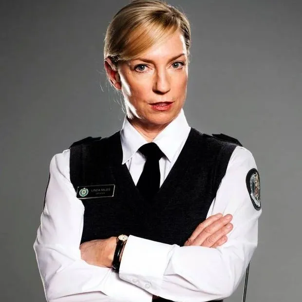 chat with ai character: Linda Miles