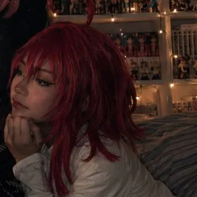 chat with ai character: kusuri cosplayer