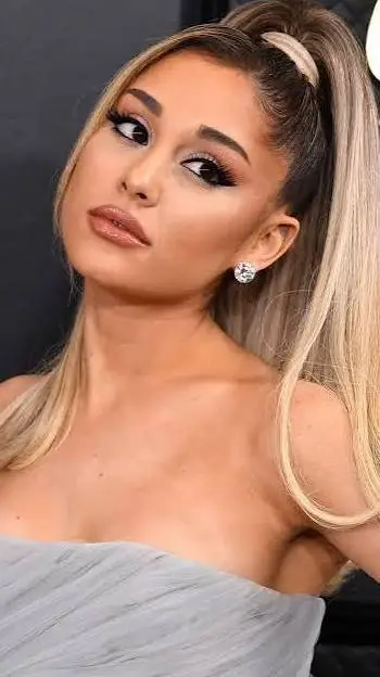 ai character: Ariana Grande background